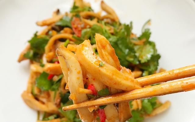  好吃|夏季多吃蘑菇好，教你杏鲍菇的3种做法，简单美味，好吃还营养