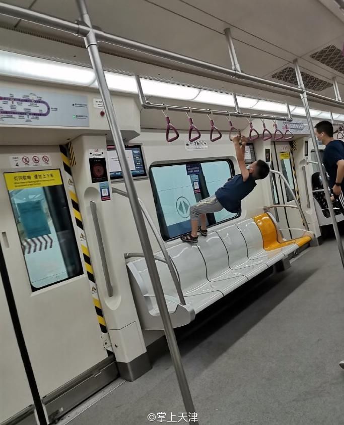 点心|《地铁“熊孩子”图鉴》，家长们可长点心吧！