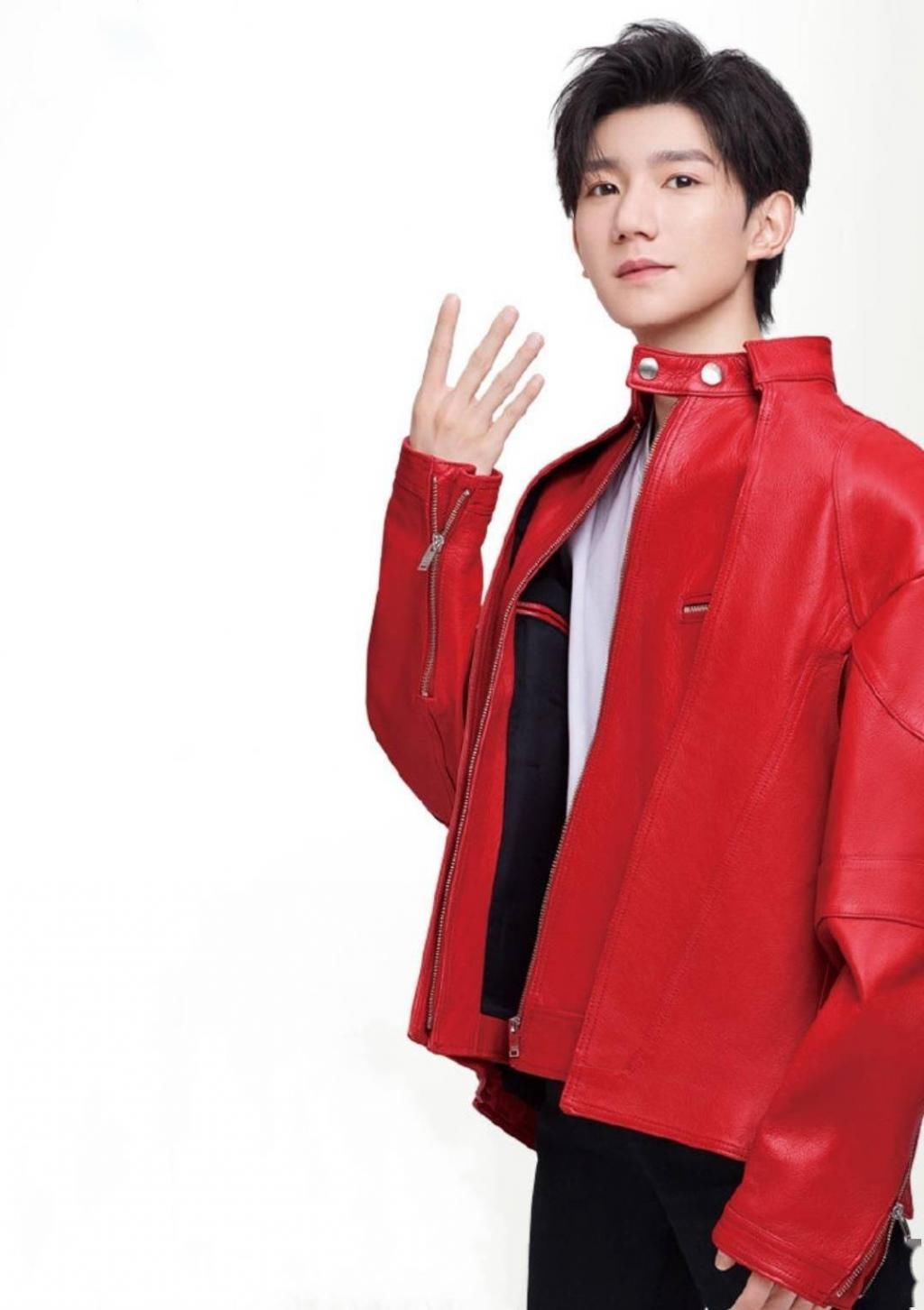  肆意|王源“闪Day”代言广告大片，向阳生长肆意发光