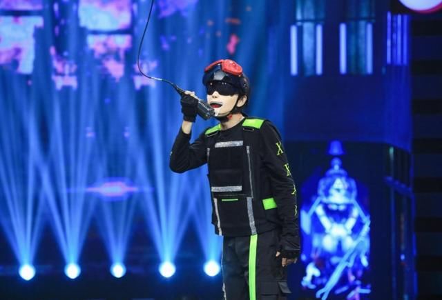  女王不戴冠|小团子探班《蒙面舞王》现场：“离张韶涵大概只有两米”