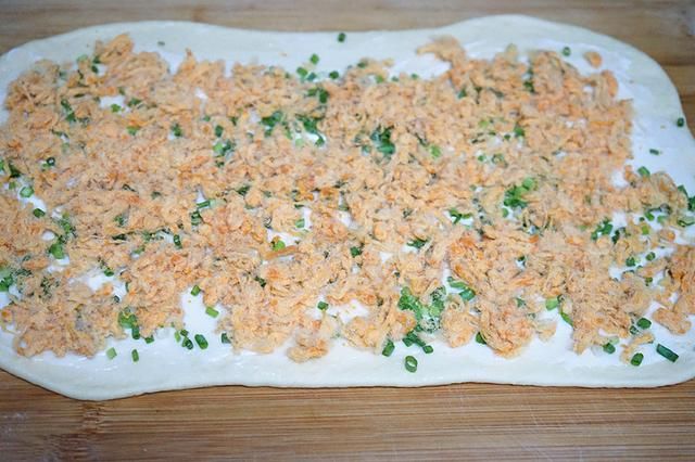  包裹|肉松手撕面包，层层包裹多多肉松，蓬松柔软，这方子经得起考验