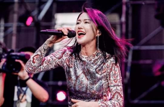  导师|尴尬！明明同是超女出身，亚军、季军已是导师，而冠军却仍然是选手