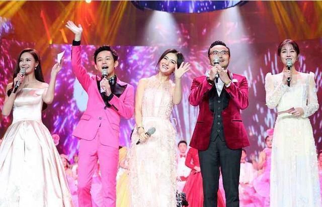  主持人|2001年，国家一级播音员梁艺5分钟内全身瘫痪；如今多次征婚无人娶