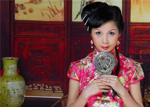 回村|两名妇人同行回村，丢失钱财发生口角，大人未戳破小偷行为
