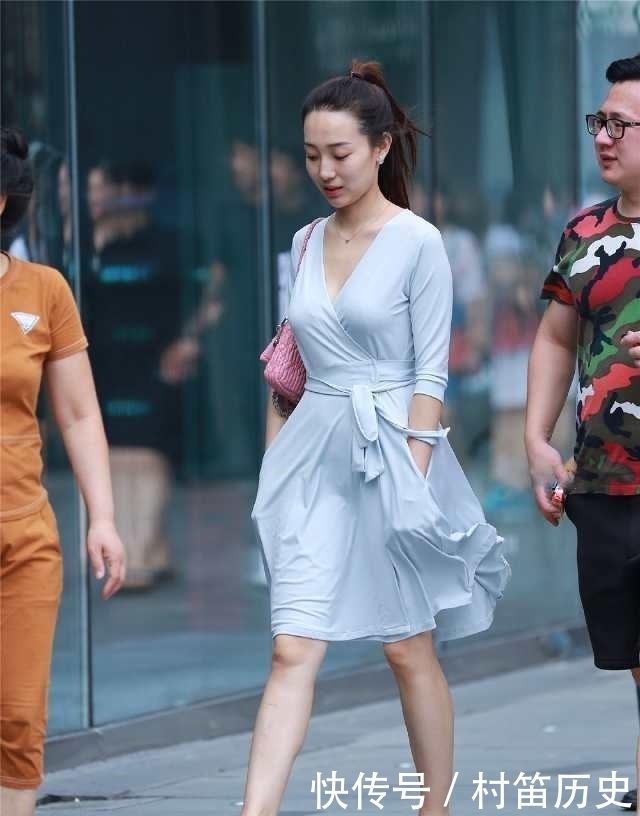 实在|GIF搞笑趣图: 好厉害的情侣, 这几个动作实在是高难度啊!