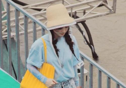  新造型|赵丽颖《中餐厅》新造型面世，这满满的少女感，真的是生过孩子吗