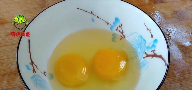  试试|黄瓜别凉拌了，试试这做法，淋入2个鸡蛋，营养又鲜嫩，太美味了