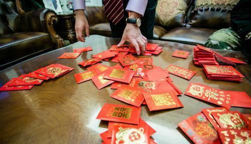 爸妈|“你爸妈怎么这么抠”小姑子结婚，俺爸妈包一千块红包有错吗？