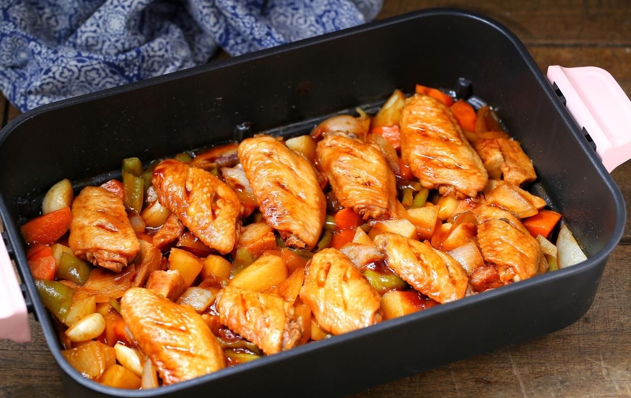 好吃|鸡翅蔬菜一锅焖,鲜嫩入味有营养,简单三步就上桌,好吃到吮手指
