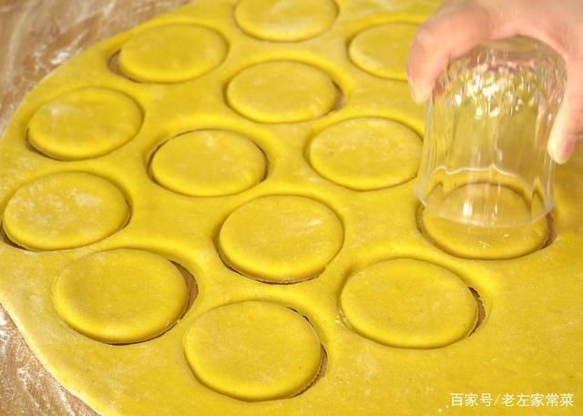 鲜香|创意南瓜饼做法：不用蒸不用烙，鲜香又拉丝，比披萨简单还好吃