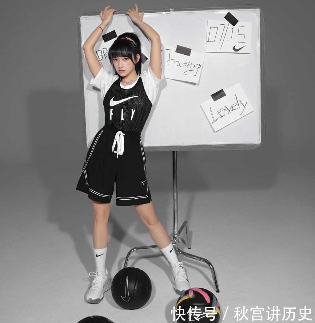 渔网|程潇曝运动写真，穿渔网背心配运动裤，活力十足散发少女感