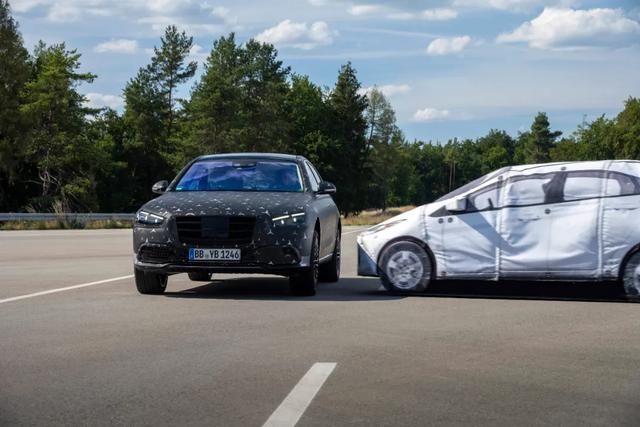 豪华|后排配正面气囊！“豪华标杆”一身黑科技｜全新奔驰S级