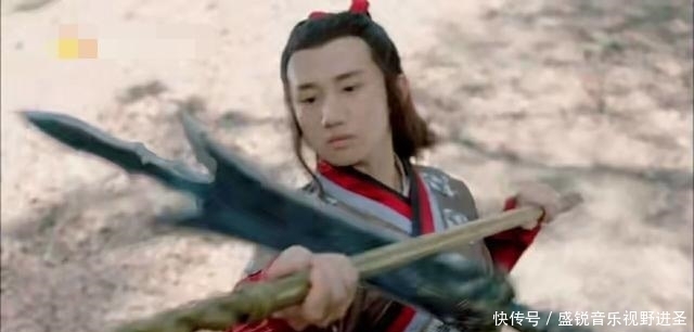  神秘|封神演义：哪吒与杨戬比武，神秘人物登场，为杨戬送来三尖两刃刀