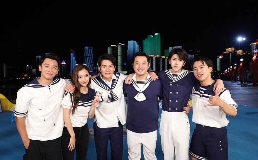 录制|跑男杀青嘉宾集体晒合影,有谁留意baby的站位?地位如何一目了然