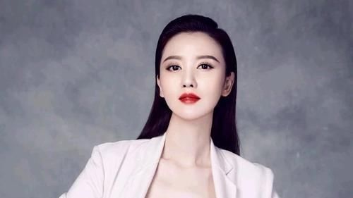  击败|击败汤唯，错爱黄海波，今成亿万公司老板娘，张萌没那么简单