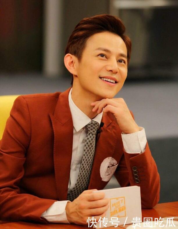 何炅因|何炅因替任达华解围再登热搜，那些曾喷他八面玲珑的人，很掉价！