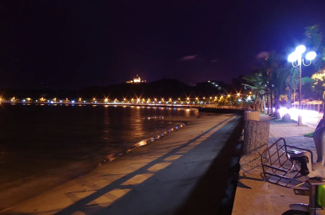  男子|珠海两男子凌晨去看海途中被抓！害得母亲半夜惊醒去探他……