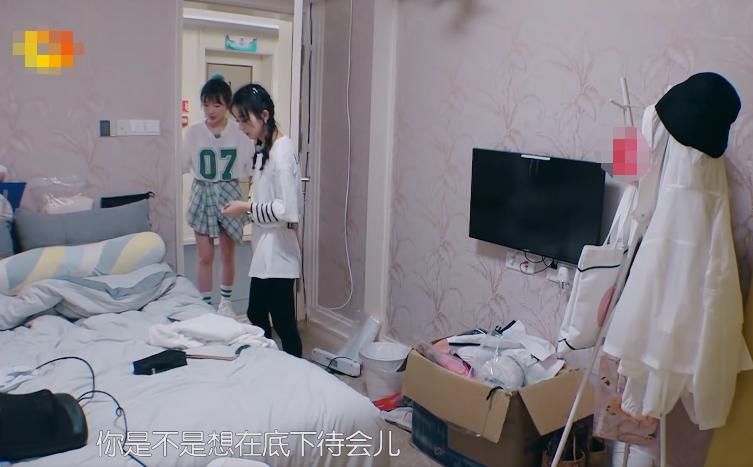 不少观众|《中餐厅4》的两位女嘉宾,赵丽颖责任心强,李浩菲既细心又暖心