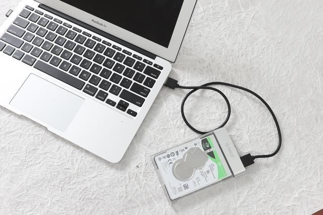  中国|告别MacBook小容量，网友：中国技术让库克泪流满面，这操作香