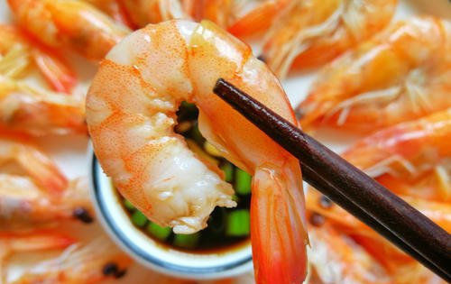 下锅|水煮虾时,应该冷水下锅还是开水下锅?用错了水,难怪虾肉不鲜嫩