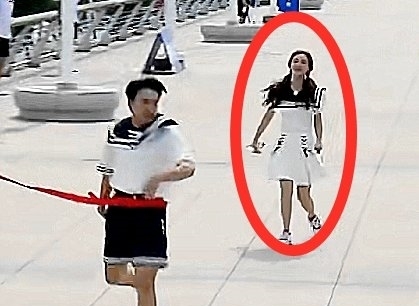 偶像|蔡徐坤与郑恺比拼,谁看到他输了之后的反应?现在的偶像啊