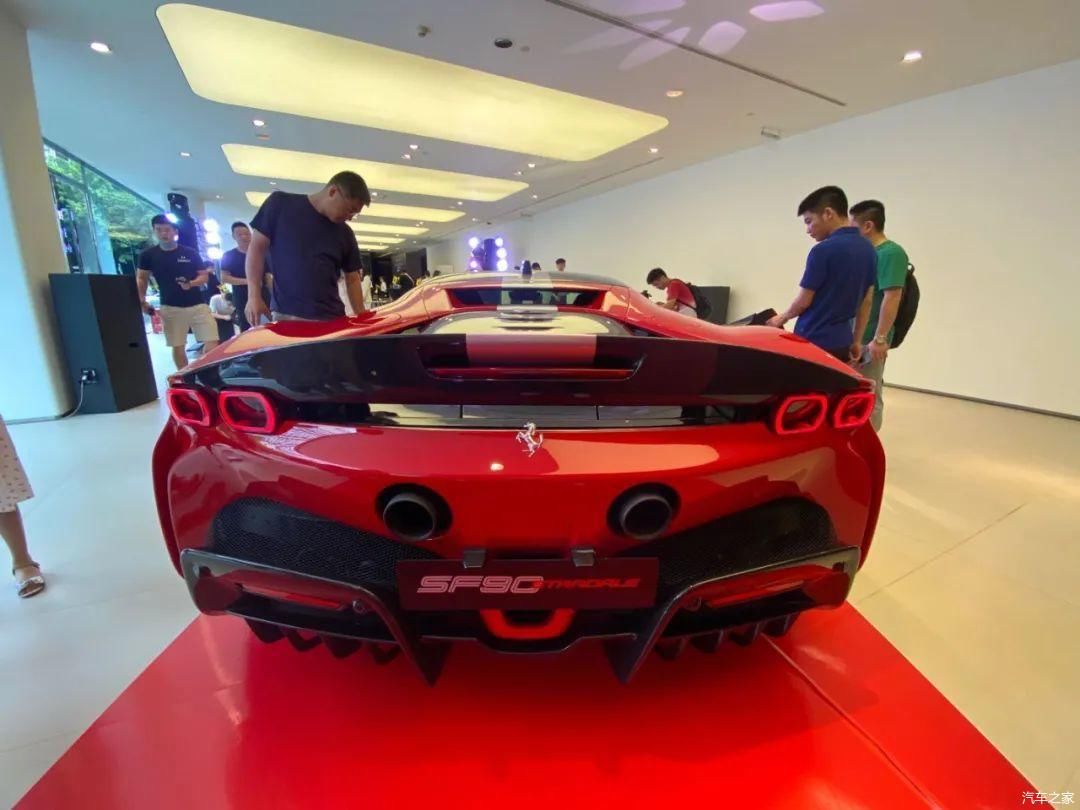 性能|法拉利SF90 Stradale实拍，插电混动性能赛拉法，售价仅398.8万元