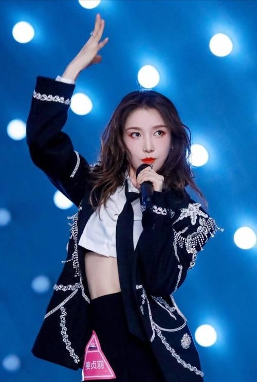  公司|90后人气女偶像恋情被曝，疑似与同性玩亲亲，经纪公司急申明