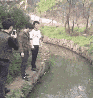 慢点|搞笑GIF:鸡:狗兄弟,能不能开慢点