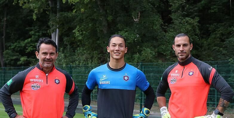  崔民秀|韩国00后混血门将加盟德乙，世青赛亚军成员，高颜值不会韩语