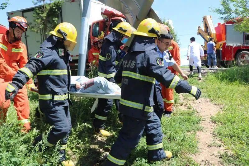  公安|沽源公安交警大队联合消防、医院成功救助交通事故伤者！