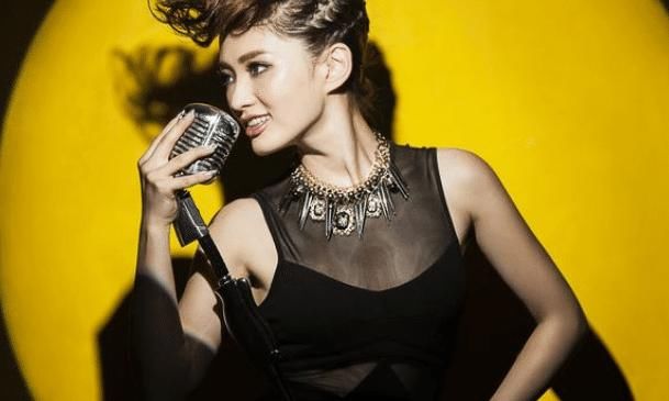  超级女|因参加中国好声音爆红，曾经担任过平面模特，也参加过超级女声