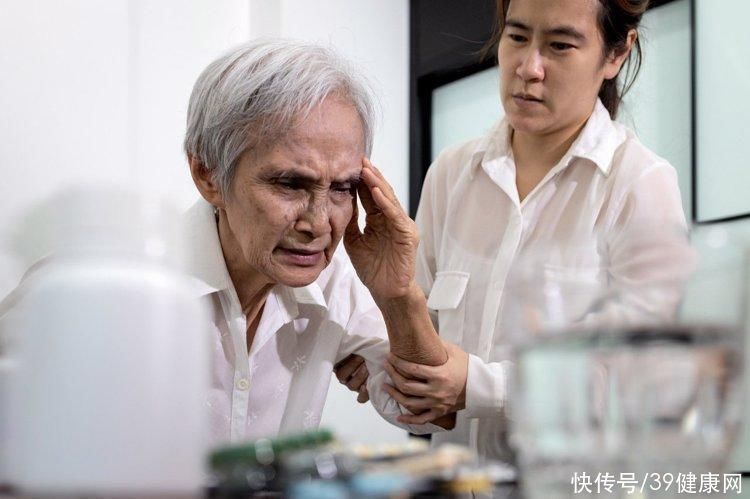 高血压不想脑出血要远离4种食物(听一句劝：高血压不想脑出血，4种食物要少碰，再馋都要忍住)