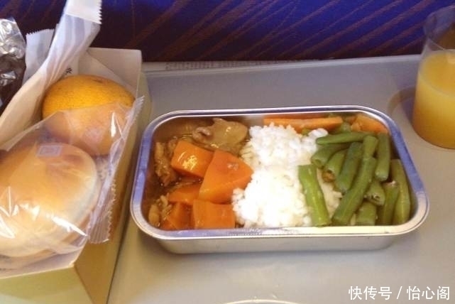 韩国|中国飞机餐VS国外飞机餐,看完印度的我,直接把手里餐“扔了”