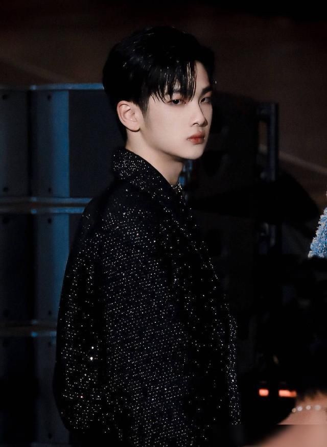  极大|R1SE对标硬糖少女303，观众评价差距极大，团魂情谊VS火药味十足