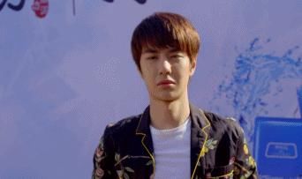  终于|买了张站票上台看《天天向上》的王一博，终于来到自己的街舞主场