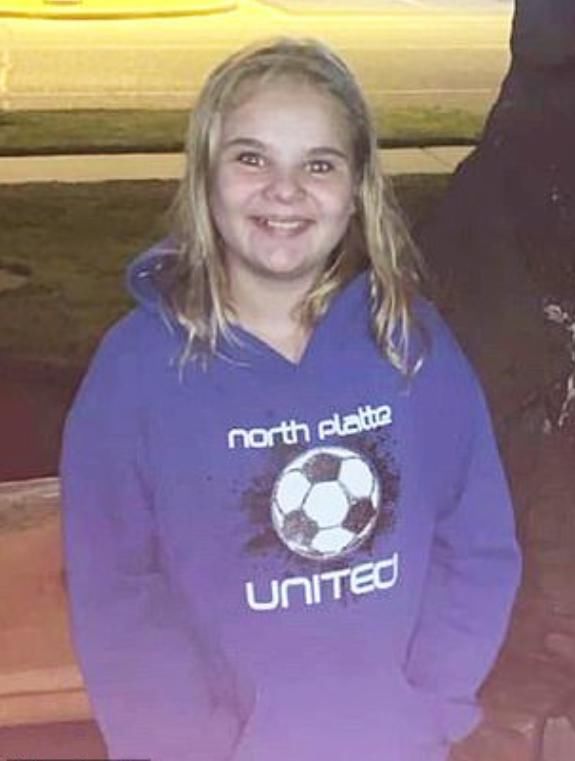 留下|10岁女孩跟妈妈开心聊天后留下字条失踪,次日被发现死在农田里