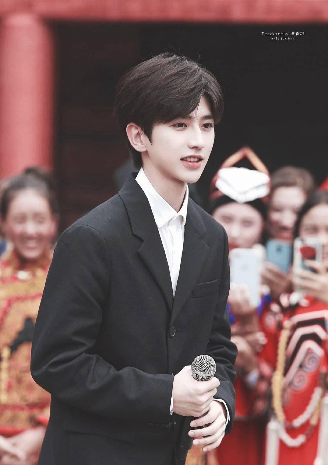 麒麟|肖战、邓伦、杨紫、周深、郭麒麟、蔡徐坤的娱乐消息