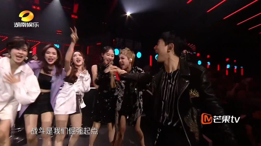  直播|《浪姐》收官垮到底！张雨绮张萌对口型出错，直播假唱全国独一份