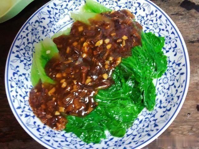 翠绿|生菜这么做翠绿爽脆，苦味减少鲜香加倍，十分钟上桌，一盘不够分