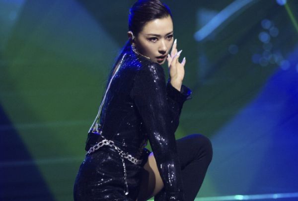  乘风破浪|《乘风破浪的姐姐》成团名单，王霏霏爆冷卡八，她C位出道