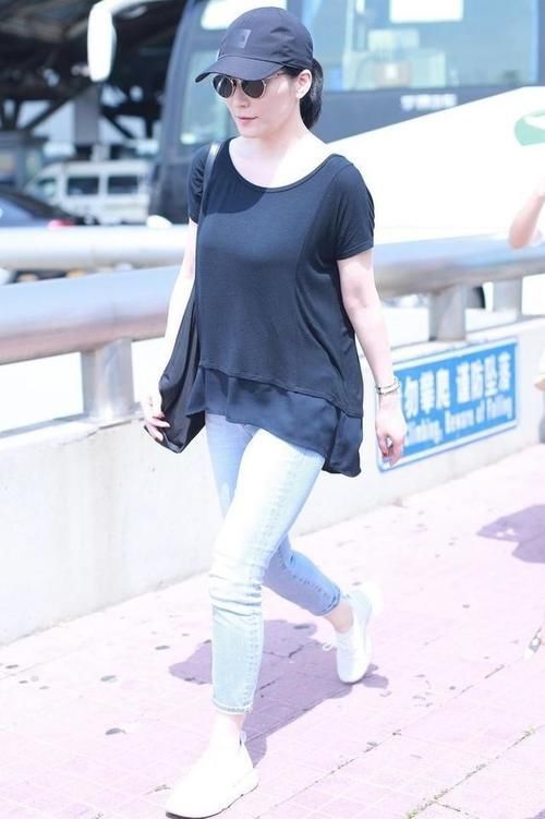 俞飞鸿|俞飞鸿太可了！穿大妈T恤配牛仔裤都这么气质，换别人穿就弱爆了