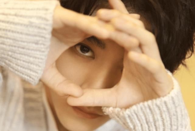 终于|TFBOYS终于不再低调，王源千玺为大哥庆生，配图令人捧腹！