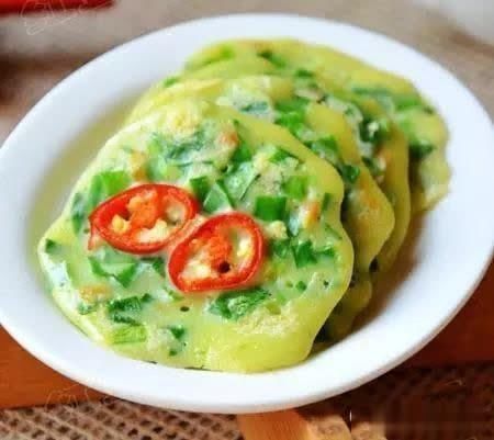  韭菜|韭菜鸡蛋饼，小土豆红烧肉，西芹炒牛肉，浇汁香菇油菜的做法