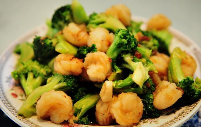  青红辣椒|美食分享：麻辣花甲，西蓝花炒虾仁，爆炒河蚌的家常美味做法