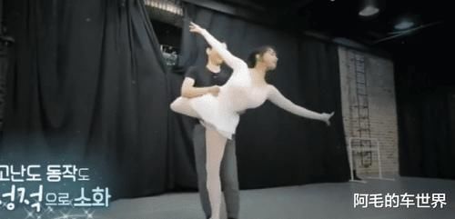  超越|杨超越：这是我的初中照，鞠婧祎：这是我的，程潇：你俩闪一边去