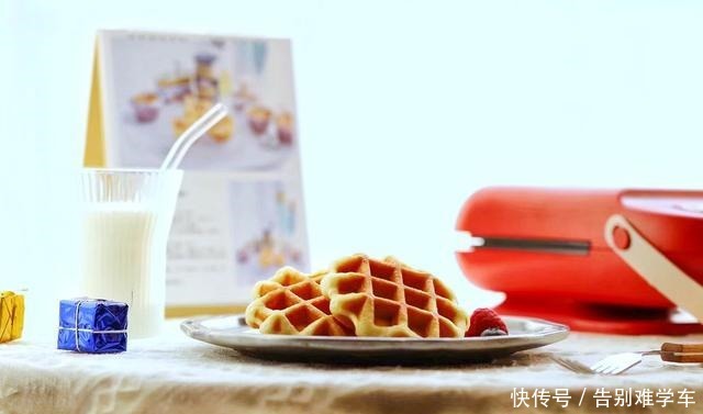 华夫饼|自制红豆华夫饼，无需泡打粉，个个松软香甜，比面包好吃还简单