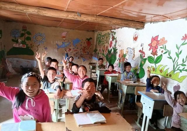  熊洞|从爬着上学到站立支教 专访凉山小伙熊洞：在梦开始的地方，像一盏灯照亮村庄