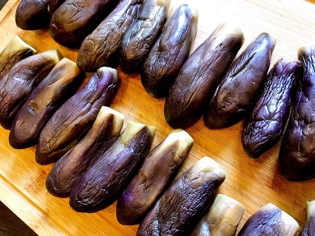  无油|谁说只有过油的茄子才好吃？无油东北常规做法，开胃又下饭