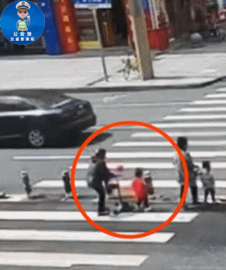  死亡|痛心！两中学生骑摩托车撞上大货车！当场死亡