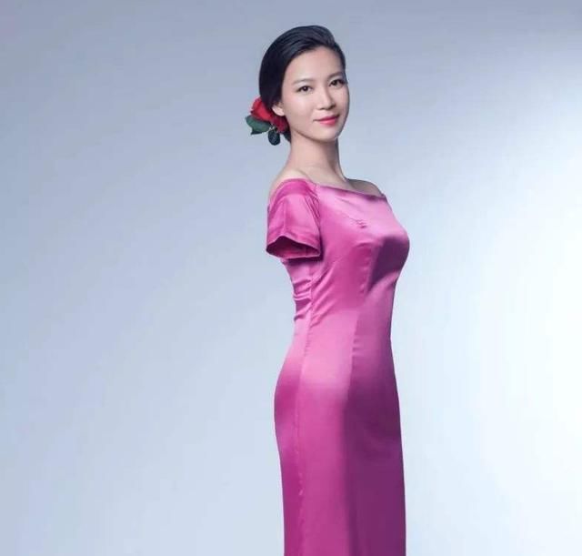 综艺节目|非诚勿扰:无臂女孩与小伙牵手成功,下台马上被甩的她怎样了?